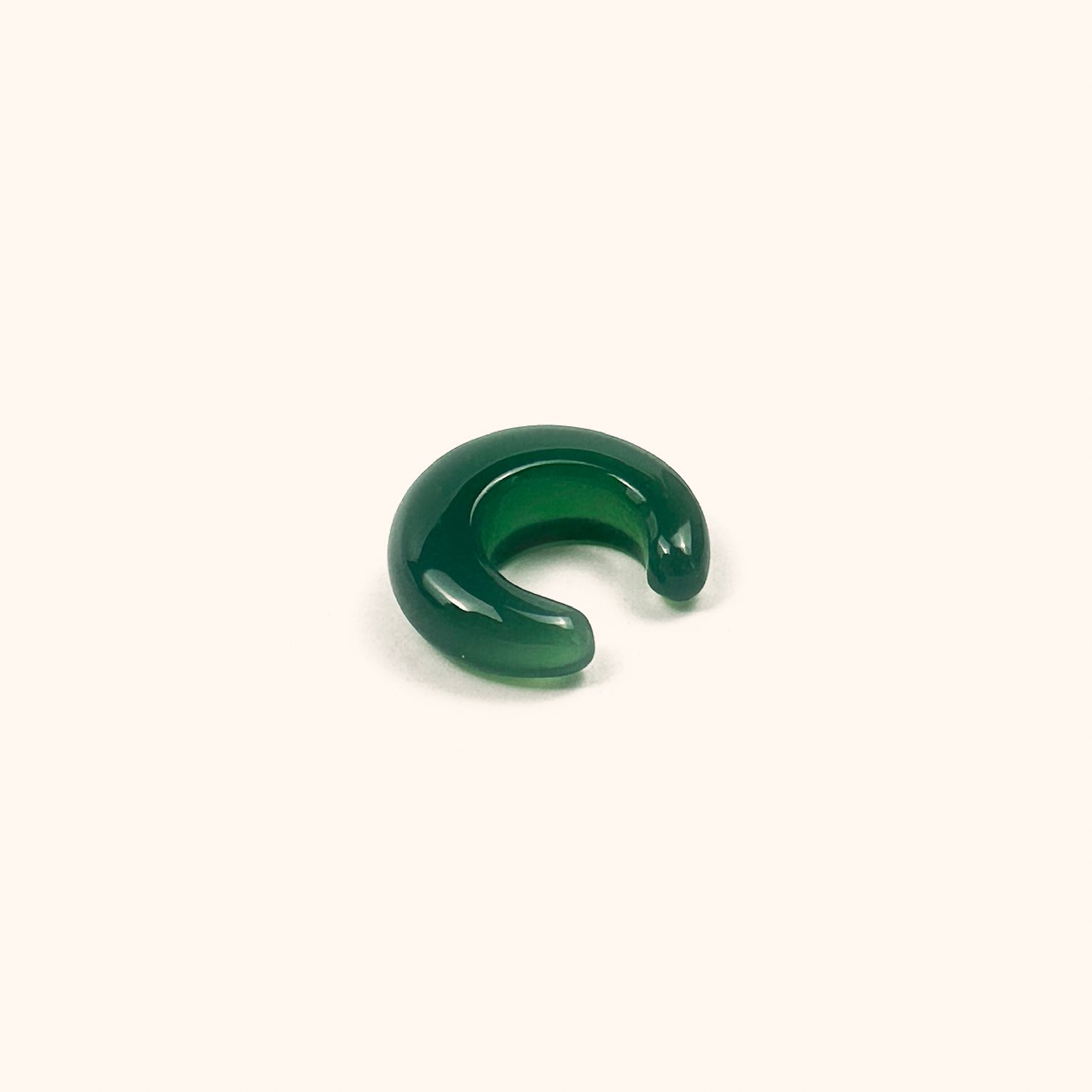 Modern Chinese aesthetic ear cuff that imitates jade with natural green agate stone