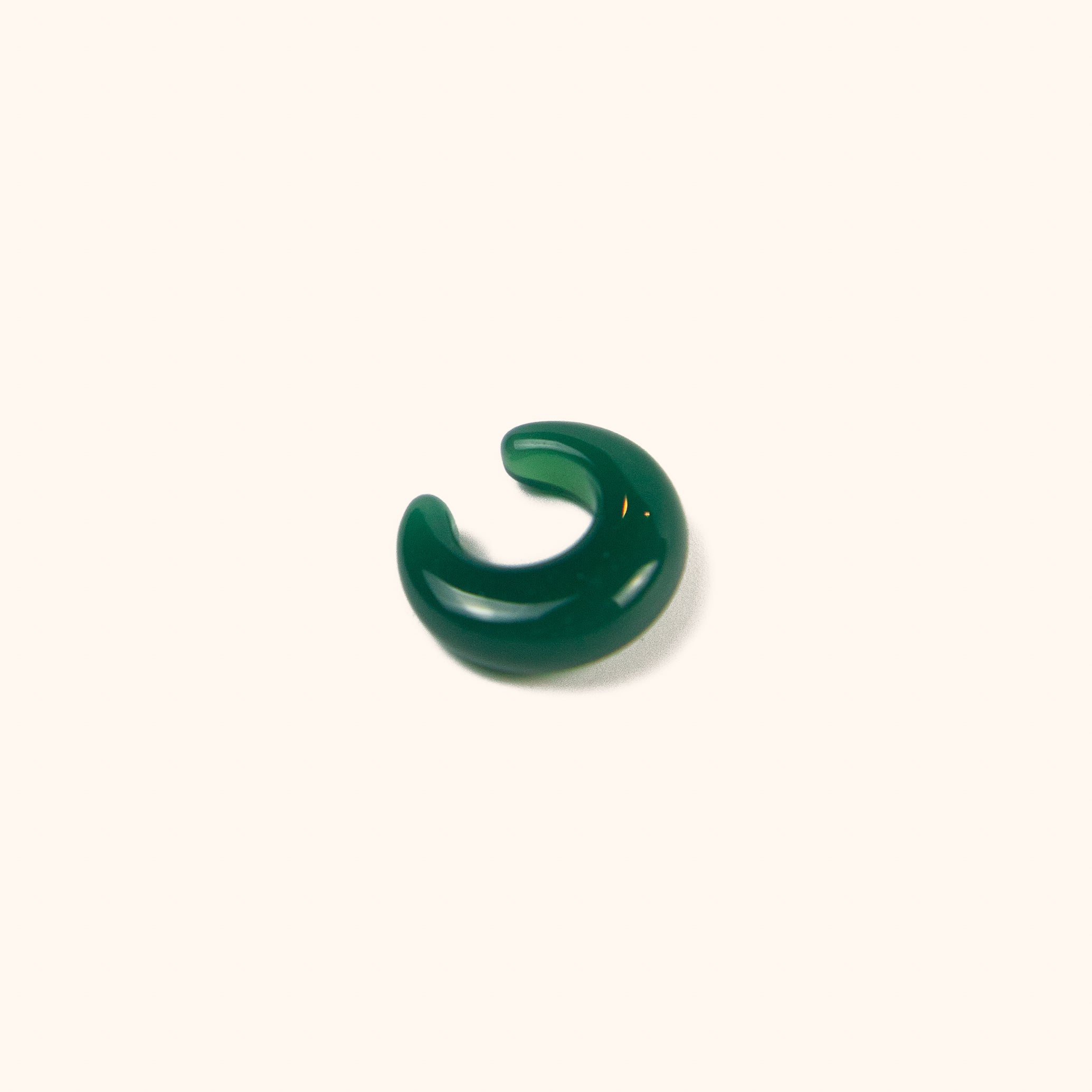 Modern Chinese aesthetic ear cuff that imitates jade with natural green agate stone