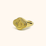 Modern Chinese gold signet ring with ruyi shape and the Chinese 心 character engraved in the center.