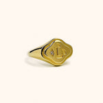 Modern Chinese gold signet ring with ruyi shape and the Chinese 心 character engraved in the center.