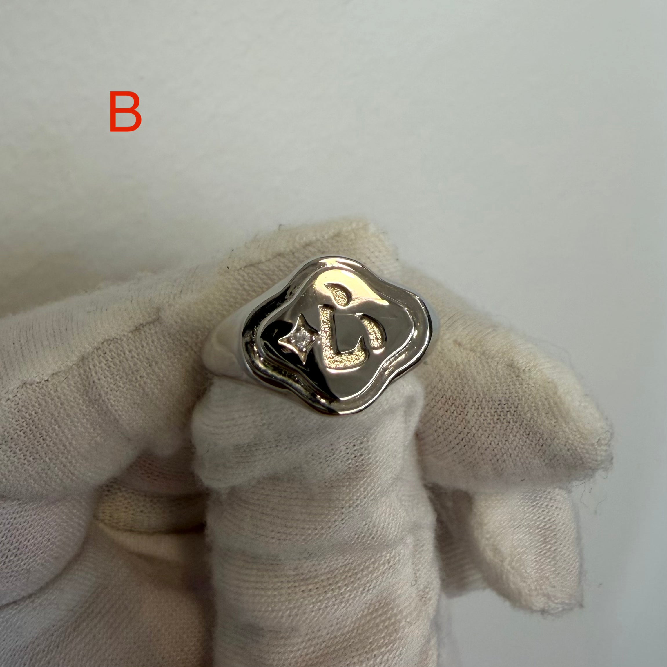 IMPERFECT: Shining Heart Signet Ring Size 5 Silver