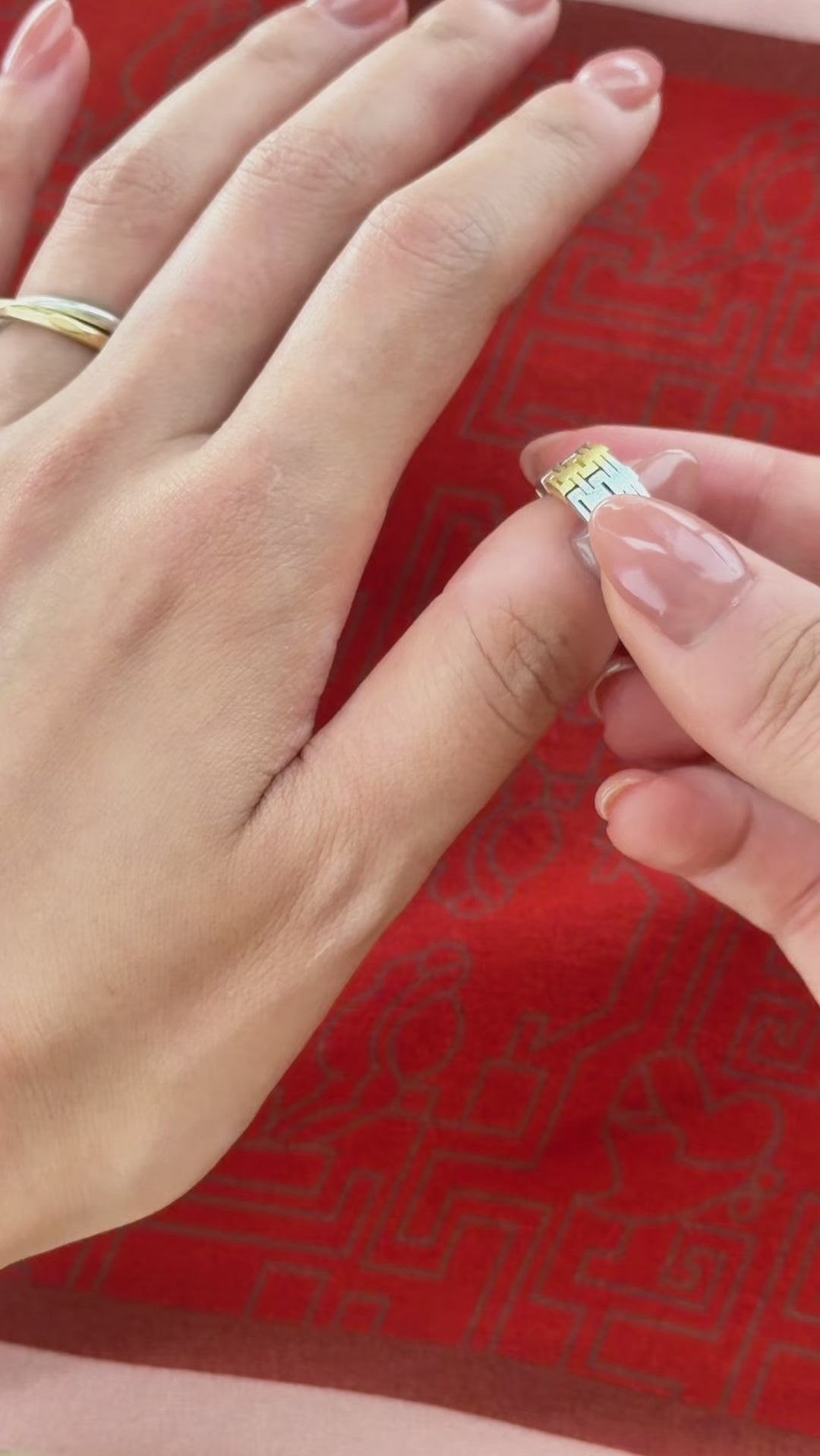 Video of putting infinite happiness ring on the thumb