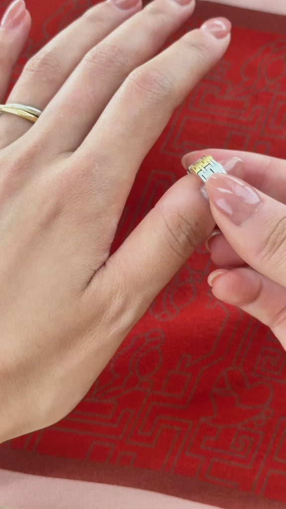Video of putting infinite happiness ring on the thumb