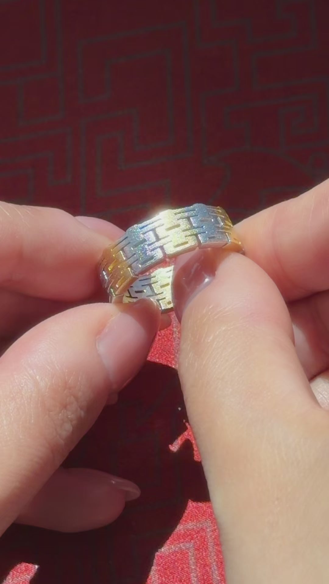 Video of rotating infinite happiness ring