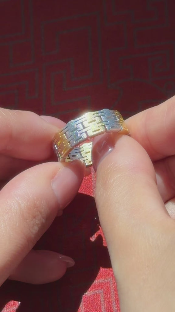 Video of rotating infinite happiness ring